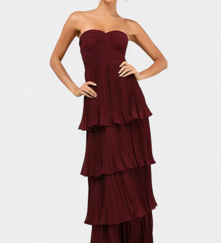 Vestido de Volantes con Escote Corazón y Diseño en Capas para un Look Elegante y Sofisticado en Junio