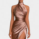 Vestido Symone con Diseño Halter Torcido y Abertura Lateral Impactante