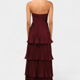 Vestido de Volantes con Escote Corazón y Diseño en Capas para un Look Elegante y Sofisticado en Junio