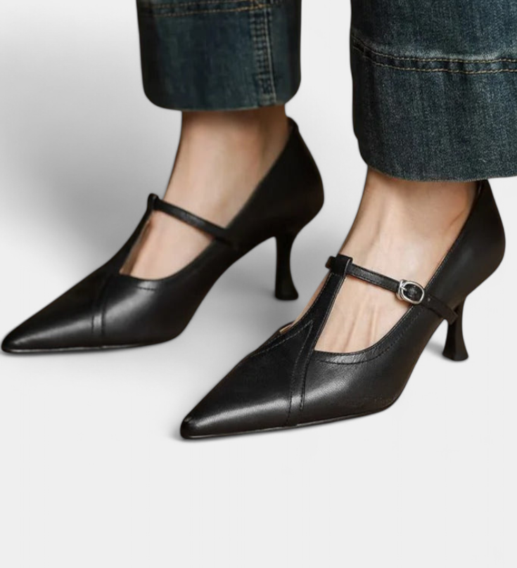 Zulema Tacones T-Bar Elegantes con Acabado Liso para un Estilo Sofisticado