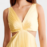 Vestido sin mangas Selena con plisado, corte lateral y elegante detalle torcido