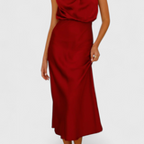 Vestido elegante Rina con cuello halter y detalles drapeados para ocasiones especiales