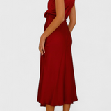 Vestido elegante Rina con cuello halter y detalles drapeados para ocasiones especiales