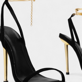 Tacones Sky Stiletto con Detalle en Oro para un Estilo Elegante