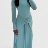 Vestido Ajustado Plisado Fátima con Elegantes Detalles Metálicos