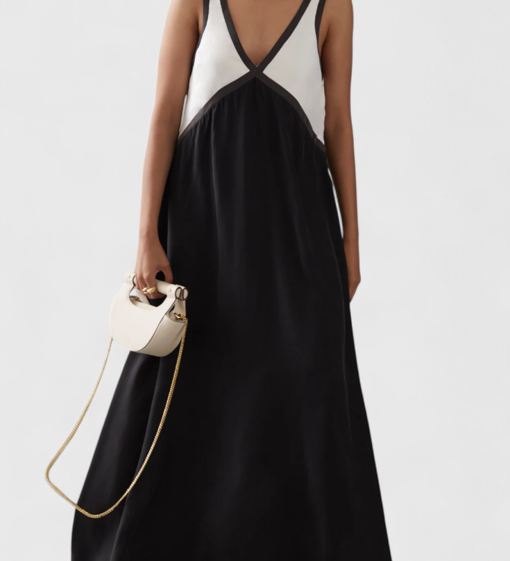 Vestido Boho de Verano con Escote en V y Detalles de Diamantes