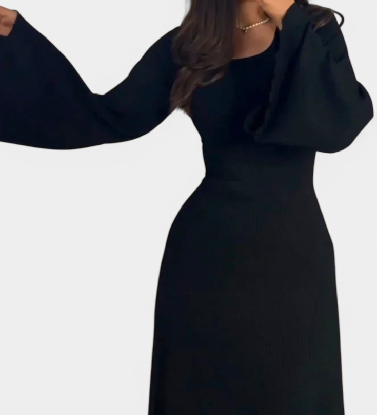 Vestido de Punto Livia con Cintura Ajustable para un Estilo Confortable y Elegante