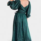 Elegante vestido de dos niveles Petra con cuerpo fruncido y mangas abullonadas para un estilo sofisticado