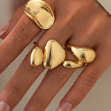 Elegantes anillos de metal con diseño irregular para un estilo único