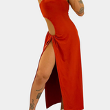 Vestido sin Tirantes Teuta con Lazo Lateral y Elegante Abertura Alta