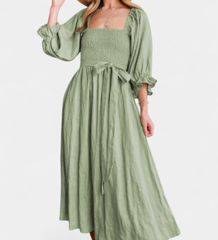 Elegante vestido de dos niveles Petra con cuerpo fruncido y mangas abullonadas para un estilo sofisticado