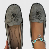 Zapatillas de gamuza clásicas Peony con borlas para un estilo elegante y cómodo