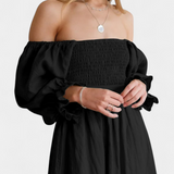 Elegante vestido de dos niveles Petra con cuerpo fruncido y mangas abullonadas para un estilo sofisticado