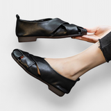 Zapatos Planos de Cuero Negros con Diseño Cruzado Abierto Nayra