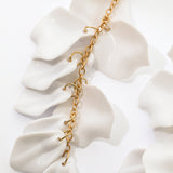 Elegantes Pendientes de Gotas con Diseño de Pétalos de Orquídea