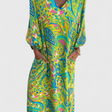 Elegante vestido maxi bohemio Carmina con escote en V y estampado abstracto