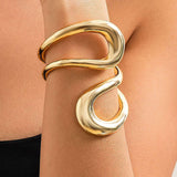 Pulsera Asimétrica Elegante con Diseño Recortado