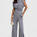 Conjunto Sofía de Hombros Asimétricos y Drapeados Elegantes