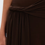 Vestido maxi de malla arrugada con escote off-shoulder para un estilo elegante y moderno