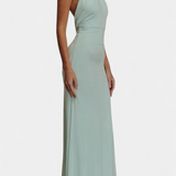 Vestido Halter Ajustado Trinity con Fruncido y Espalda Descubierta para un look sofisticado
