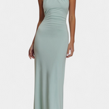 Vestido Halter Ajustado Trinity con Fruncido y Espalda Descubierta para un look sofisticado