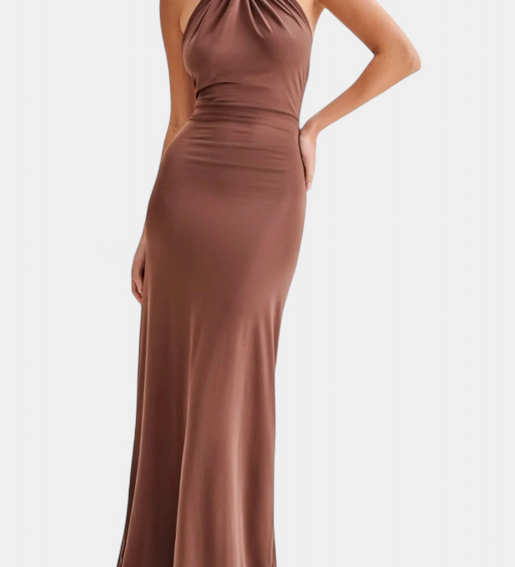 Vestido Halter Ajustado Trinity con Fruncido y Espalda Descubierta para un look sofisticado