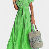 Elegante vestido camisero largo de rayas con cinturón para un look sofisticado
