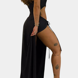 Vestido sin Tirantes Teuta con Lazo Lateral y Elegante Abertura Alta