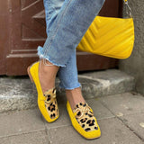 Zapatillas Sonia con Estampado Animal y Elegante Hebilla Decorativa