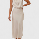 Vestido elegante Rina con cuello halter y detalles drapeados para ocasiones especiales