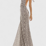 Elegante vestido maxi de lunares con escote halter y cintura fruncida para un estilo inolvidable