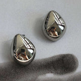 Elegantes pendientes metálicos en forma de lágrima para un toque sofisticado