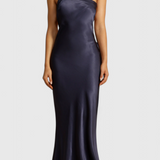 Elegante vestido maxi con tirantes diagonales y espalda descubierta para un look sofisticado