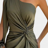 Vestido Asimétrico Charlotte con Drapado en un Hombro para Impactar