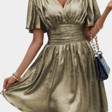 Elegante Vestido de Dama Adalee con Escote en V y Cintura Cruzada para una look sofisticado