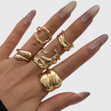 Anillo de Múltiples Capas con Diseño Irregular Elegante
