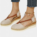 Sandalias cerradas Eunate con cuña de efecto yute y elegante detalle natural