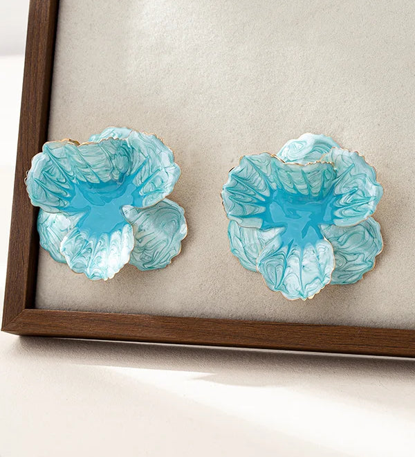 Elegantes Pendientes Geométricos Inspirados en la Forma de una Flor