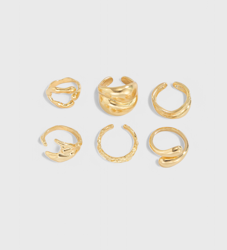 Anillo de Múltiples Capas con Diseño Irregular Elegante