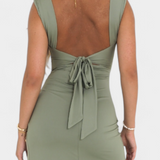 Viveka Vestido Elegante con Lazo en la Espalda y Comodidad Elástica para Corset Perfecto