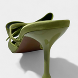 Elegantes Tacones Puntiagudos de Cuero Sintético para un Estilo Sofisticado