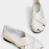 Zapatos Planos de Cuero Negros con Diseño Cruzado Abierto Nayra