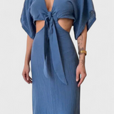 Myra - Vestido Fluido con Lazo Frontal y Detalles Cut-Outs para un Estilo Moderno y Elegante