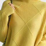 Jersey de Cachemira con Cuello Alto de Jazmín - Elegancia y Confort Disponible