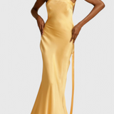 Elegante vestido maxi con tirantes diagonales y espalda descubierta para un look sofisticado
