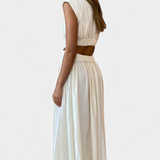 Elegante Conjunto Largo Jocelyn con Escote Alto y Detalle de Abertura Lateral para un look Minimalista y Sofisticado