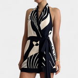 Vestido Corto Halter con Estampado Abstracto y Cinturón - Estilo Chic y Moderno