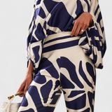 Set de Dos Piezas con Hombros a Descubrir y Pantalones Amplios con Estampado Elegante
