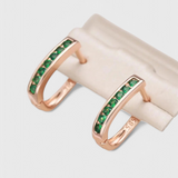 Elegantes pendientes de esmeralda y diamante en oro de lujo