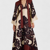 Elegante vestido largo Maritza con cuello alto y romántico estampado de Grenadilla